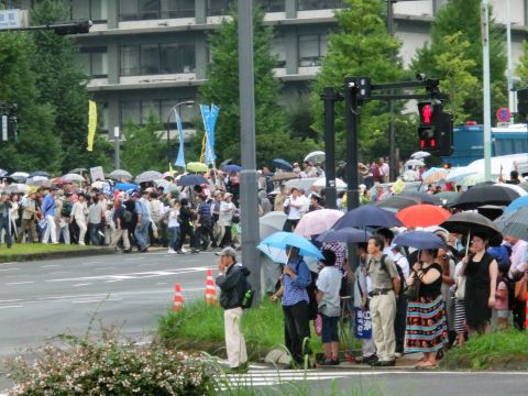 皇居を一周散歩、国会のデモをチラ見しつつ三菱一号館美術館へ_e0045768_2124579.jpg