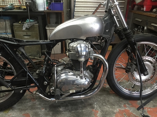 W650カスタム タンク製作中_a0164918_21483600.jpg