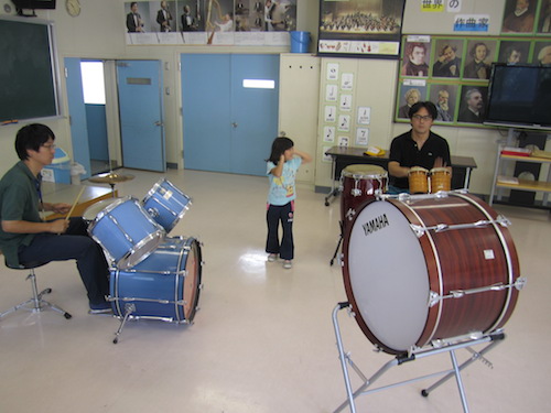 おとどけアート　星置東小学校×永田壮一郎　「音楽室を出る」_a0062127_3421968.jpg