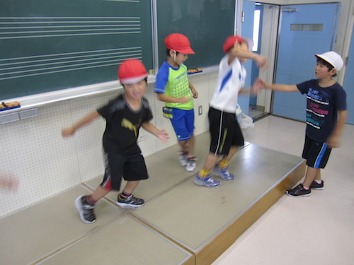 おとどけアート　星置東小学校×永田壮一郎　「音楽室を出る」_a0062127_3435080.jpg