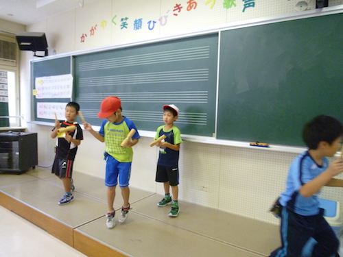 おとどけアート　星置東小学校×永田壮一郎　「音楽室を出る」_a0062127_3444221.jpg