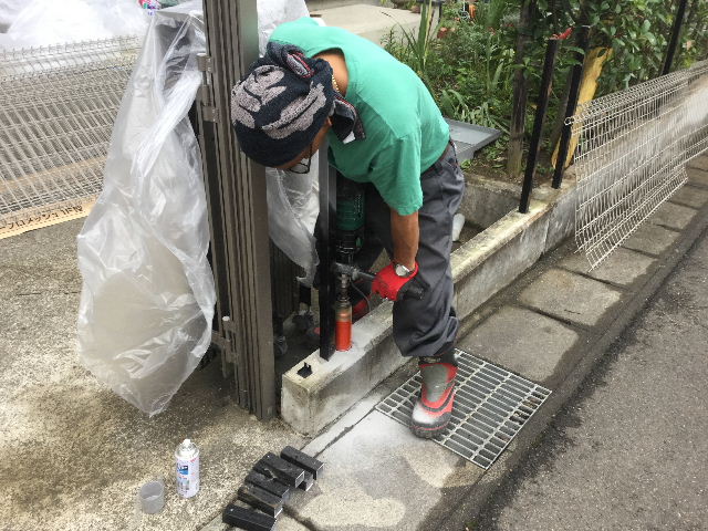 フェンス工事2日目_f0031037_2101774.jpg