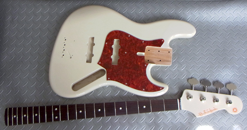 「Cream WhiteのStandard-J」の塗装が完了です!_e0053731_1403474.jpg