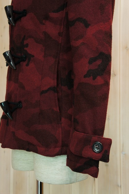 安定の人気アウター！AKM/エイケイエム C029 WPE002 SHORT DUFFLE (BLACK CAMO) & (RED CAMO)☆そして、梨。_b0108653_02584503.jpg