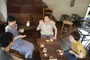 ①小島優「イス展」会議!_f0226293_6191347.jpg