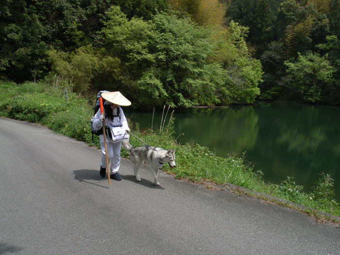 Shikoku Pilgrimage with Hana2, May.1st 2006 (3)_c0049299_2114541.jpg