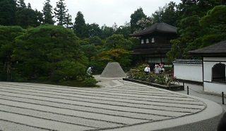 雨の銀閣寺_e0253249_18172261.jpg