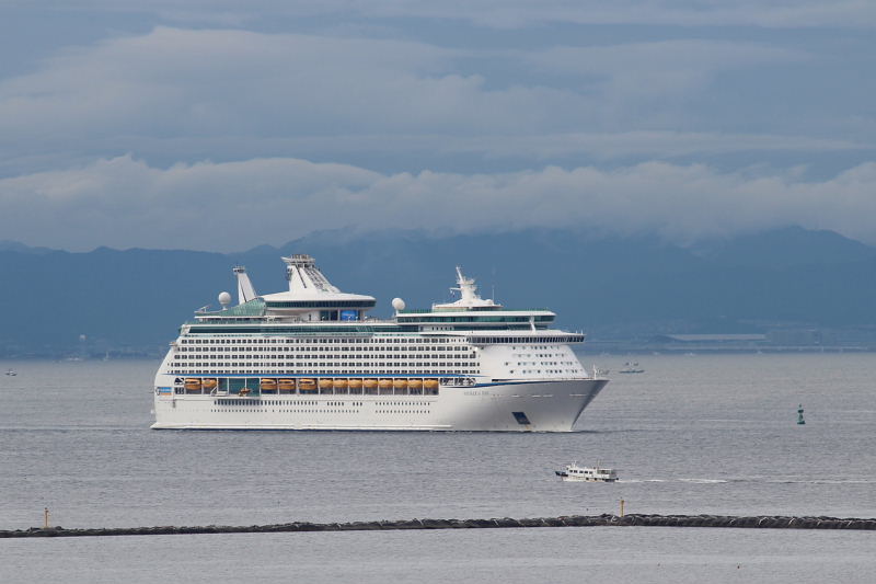 VOYAGER OF THE SEAS、台風１８号_a0030958_2395145.jpg