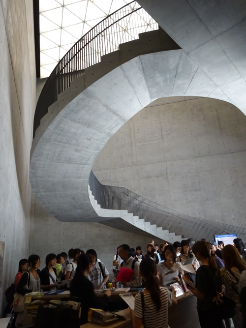建築家 安藤忠雄の階段 ー秋田県立美術館ー 北国の建築徒然草 山本プランニング一級建築士事務所 建築家 安藤忠雄の階段 ー秋田県立美術館ー 北国の建築徒然草 山本プランニング一級建築士事務所