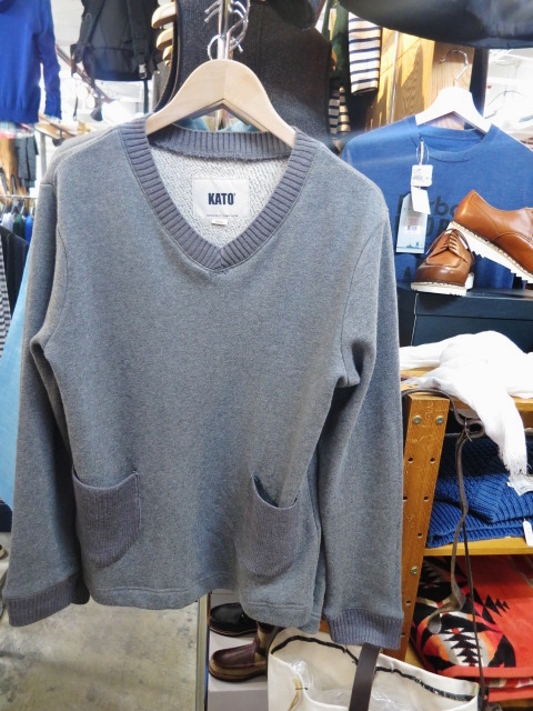 期待の秋モデル★　Kato ･･･ V-NECK SWEAT SWEATER！♪！ (再)_d0152280_2132552.jpg