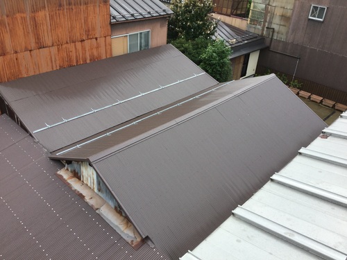 トタン屋根工事完成！  雨漏り工事雨樋の工事も。_b0182530_17445511.jpg