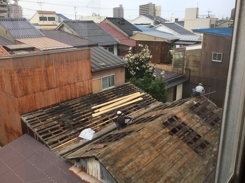 トタン屋根工事完成！  雨漏り工事雨樋の工事も。_b0182530_17493556.jpg