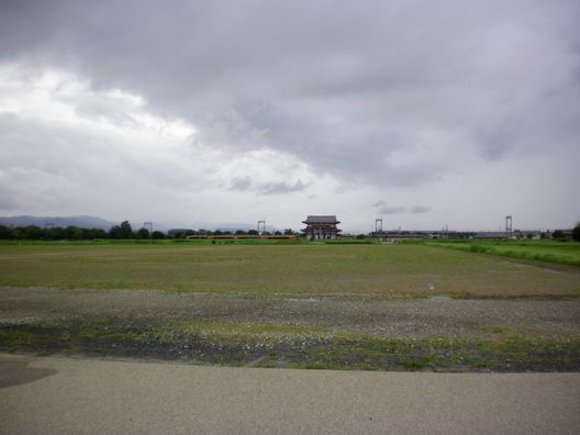 9月の花嫁と花婿 (奈良/平城京跡/近鉄奈良線)_b0005281_211288.jpg