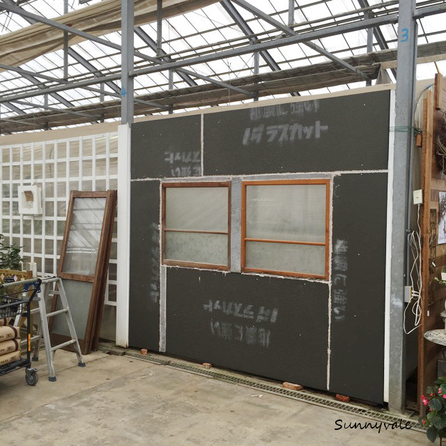 お店の中に石の壁!?_f0220152_18180172.jpg
