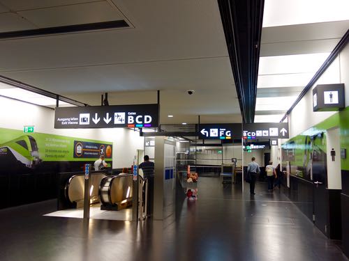 ウィーン国際空港のサイン 変更 これ 誰がデザインしたの