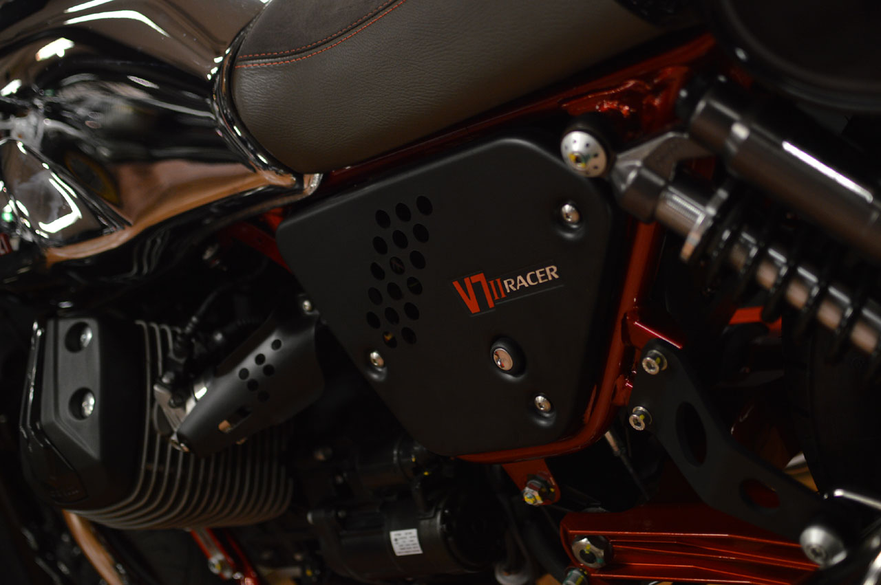 【新型】MOTO GUZZI V7ⅡRACER 入荷!_d0099181_1726619.jpg