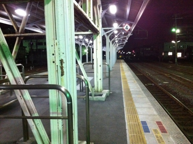 夜のJR四日市駅_a0334793_01080159.jpg