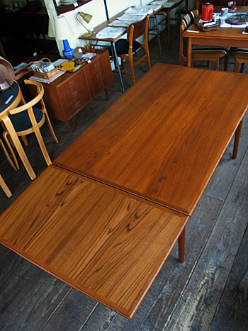 dining table_c0139773_1750734.jpg