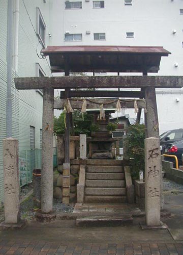 ●神社の造形―名古屋前津通りの石神社_d0053294_221619.jpg