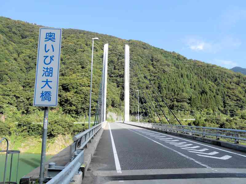 八草トンネルを潜って琵琶湖へ_b0000209_6551368.jpg