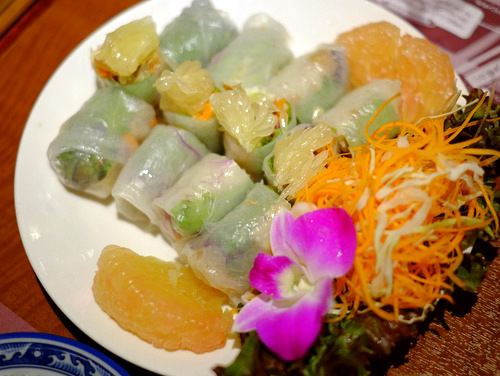 新大久保 タイ料理 ソムオーのソムオー（タイ産ポメロ）ディナー