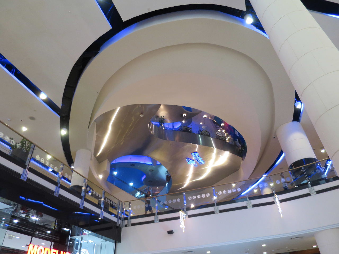 ドバイ(2) Mall of the Emirates の「スキー・ドバイ」_c0011649_22354310.jpg