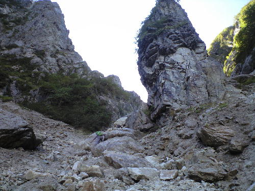 霞沢岳・八右衛門沢遡行(岩偵察)_d0107938_1132089.jpg