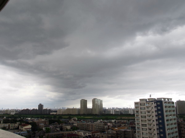 雲。　空のご機嫌は？_e0119258_17563562.jpg