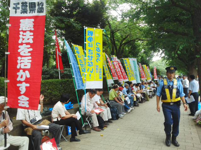 国会議事堂前着きました(^_^)v座り込み始まっています(`ヘ´)コール＆歌声がはじまっています☆_f0061067_10454687.jpg