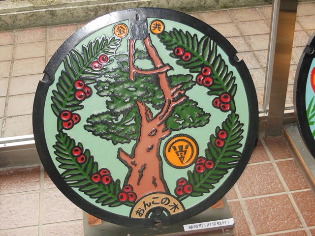 りんごのマンホール_d0131668_1834387.jpg