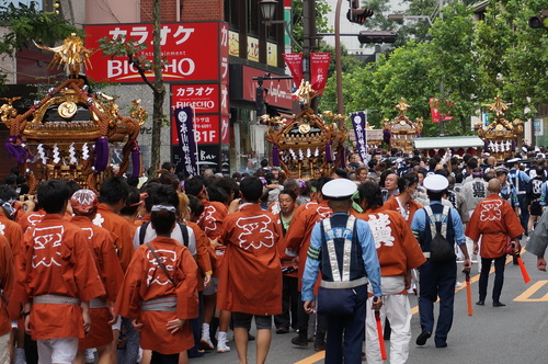 都心の秋祭り_b0178388_2291175.jpg