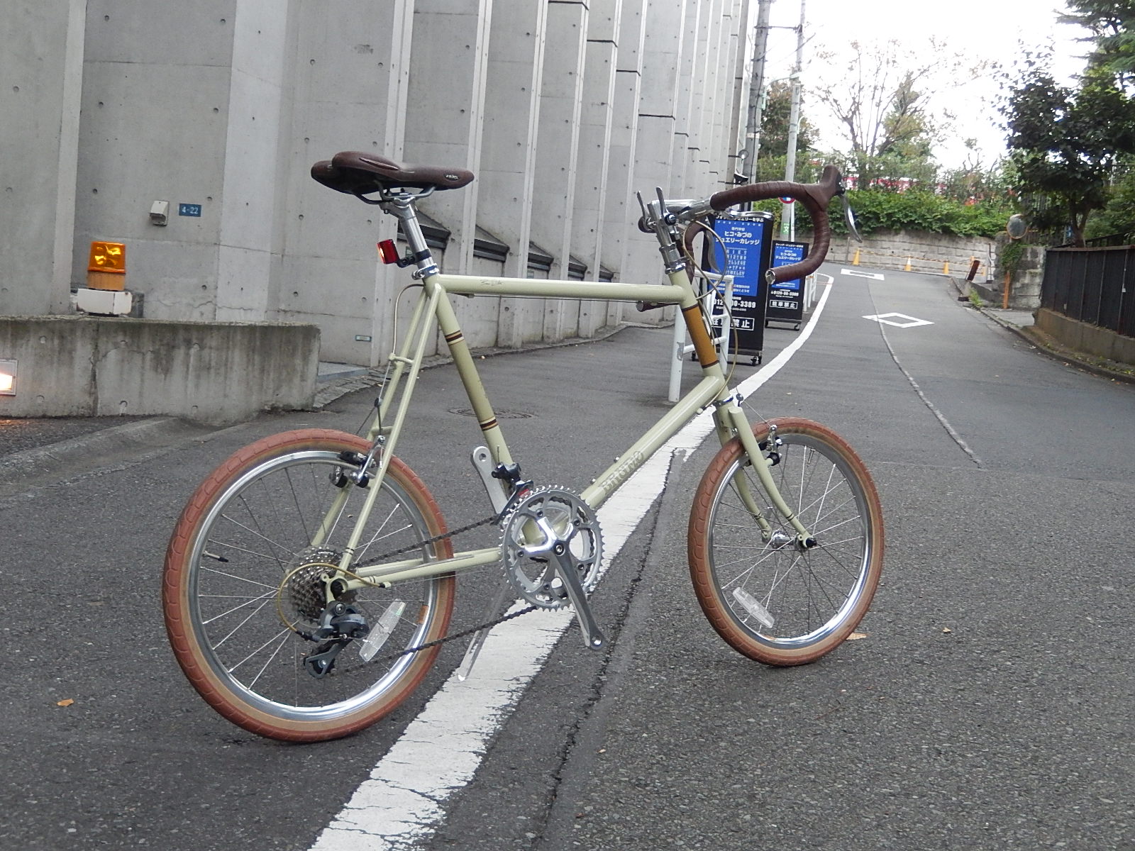 9月18日 渋谷 原宿 の自転車屋 FLAME bike前です_e0188759_15282673.jpg