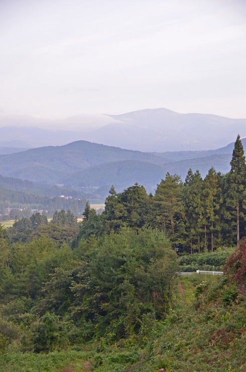 里から栗駒山を見上げて_e0349817_21020983.jpg