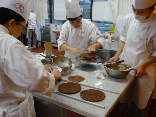 製菓製パン科の授業です☆_e0081469_09512021.jpg