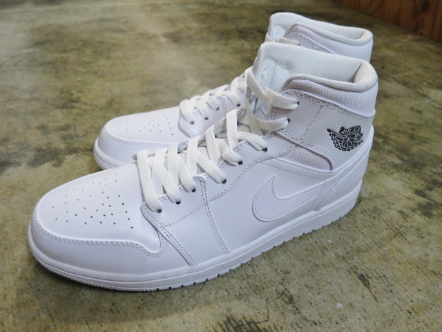 NIKE JORDAN 1 MID ・・・ 王道ですが稀少色・ALL WHITE!★!_d0152280_22185123.jpg