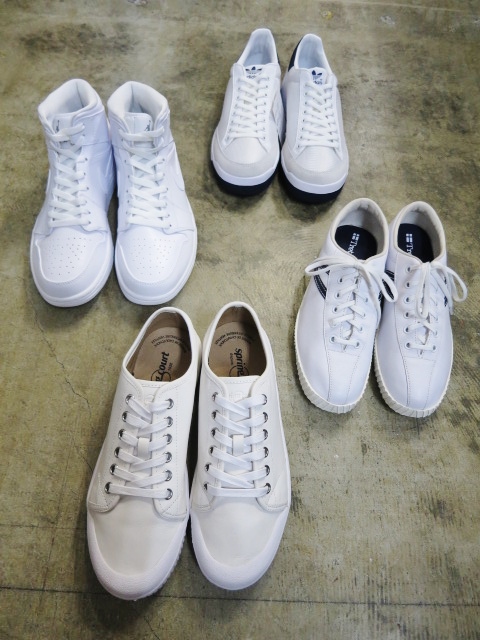 NIKE JORDAN 1 MID ・・・ 王道ですが稀少色・ALL WHITE!★!_d0152280_22384129.jpg