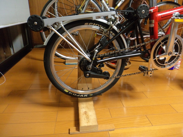 ブロンプトン専用 メンテナンス スタンドで整備・調整・清掃 ブロンプトン専用 メンテナンス スタンドで整備・調整・清掃