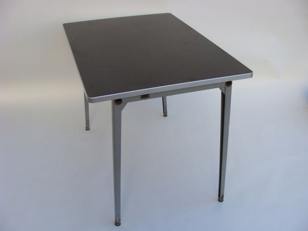 \"Friso Kramer Table 100cm\"ってこんなこと。_c0140560_958519.jpg