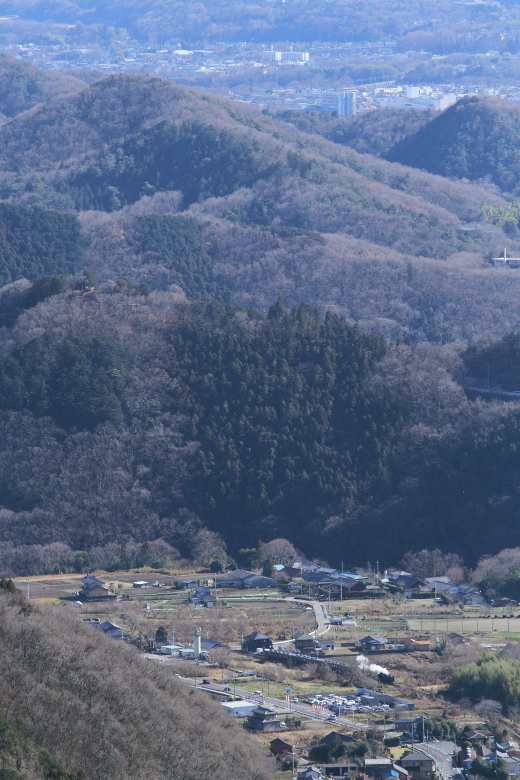 山と街が重なる秩父盆地の入り口 - 秩父鉄道 - _b0190710_0375793.jpg