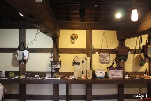 個展2日目楽しい時間が終了しました&YUWA秋色パッチのキャミOP_f0023333_22292820.jpg
