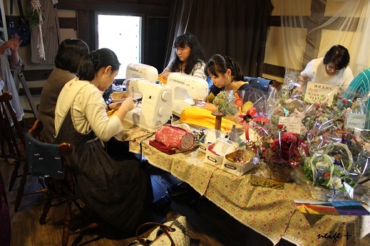 個展レポ2：デコレクションズ刺繍入りオックス地の2WAYショルダーWS開催♪_f0023333_23240811.jpg
