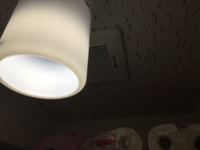 マンショントイレ換気扇交換_f0031037_18451285.jpg