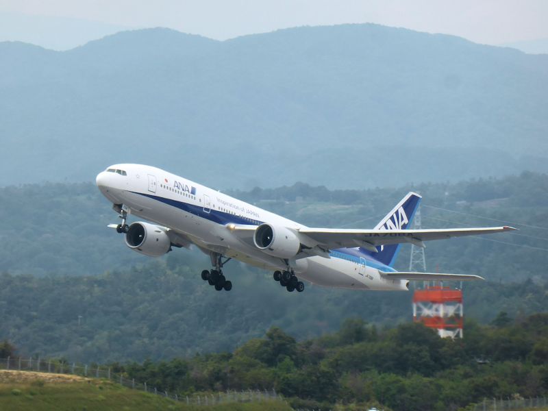 広島空港　再開なったローカライザーを見に行く_b0057612_2157155.jpg