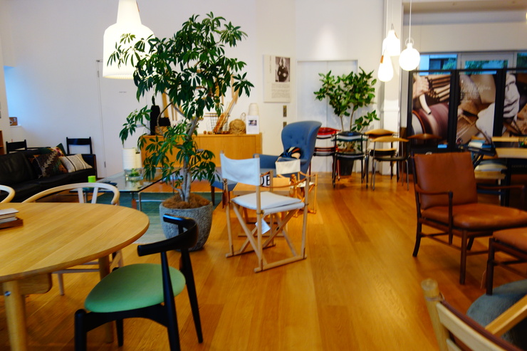 家具を探すのだ！ 南青山編 その3～The Signature Store　と　Carl Hansen & Son_a0287336_0344898.jpg