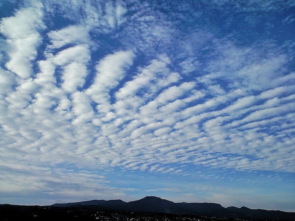 天高く　雲　映える秋_e0113236_15533198.jpg