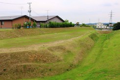 夏の平泉⑥　柳之御所遺跡、開発から守られた遺跡_b0067283_21594311.jpg