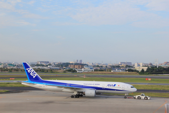 ANA　NH便　 伊丹空港　　朝のトーイング_d0202264_2311053.jpg