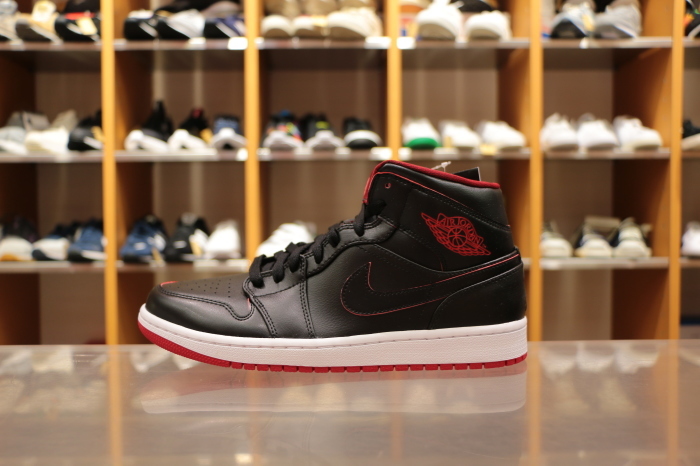 AIR JORDAN 1 MID 入荷！_b0142780_03000700.jpg