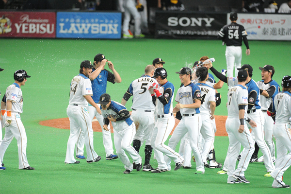 【ソフトバンク戦】連日のサヨナラ【５３戦目】ソフトバンク最終戦_e0126914_21421555.jpg