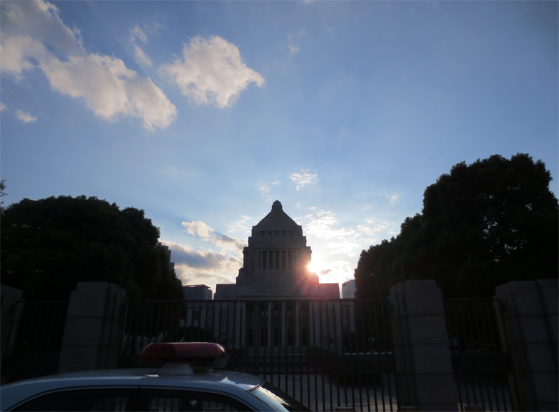 ■東京には空が無い…か、そして「戦争法案」強行採決翌日の国会議事堂前_d0190217_19511474.jpg